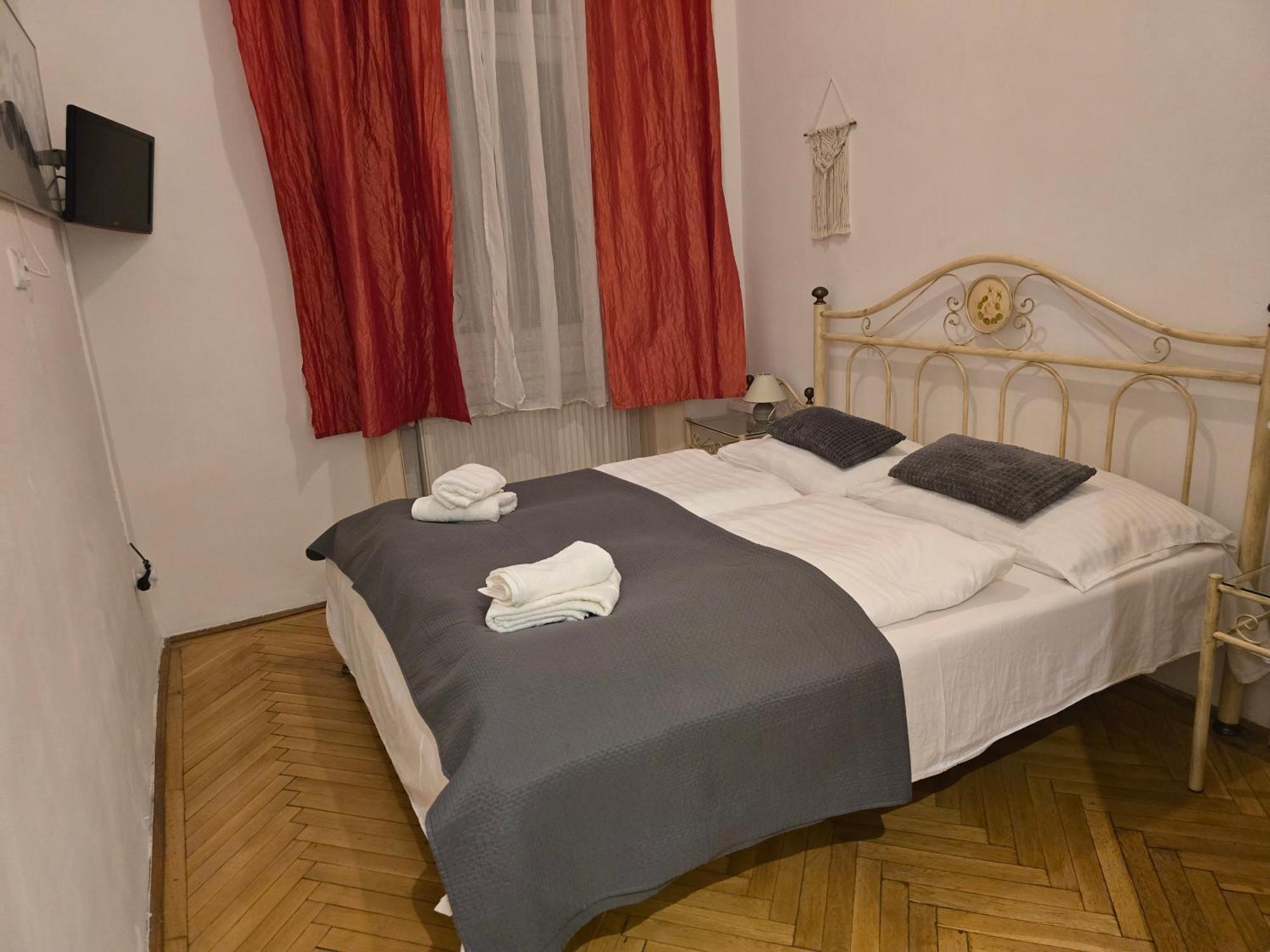 Budapest B&B Bed And Breakfast — Photos 1