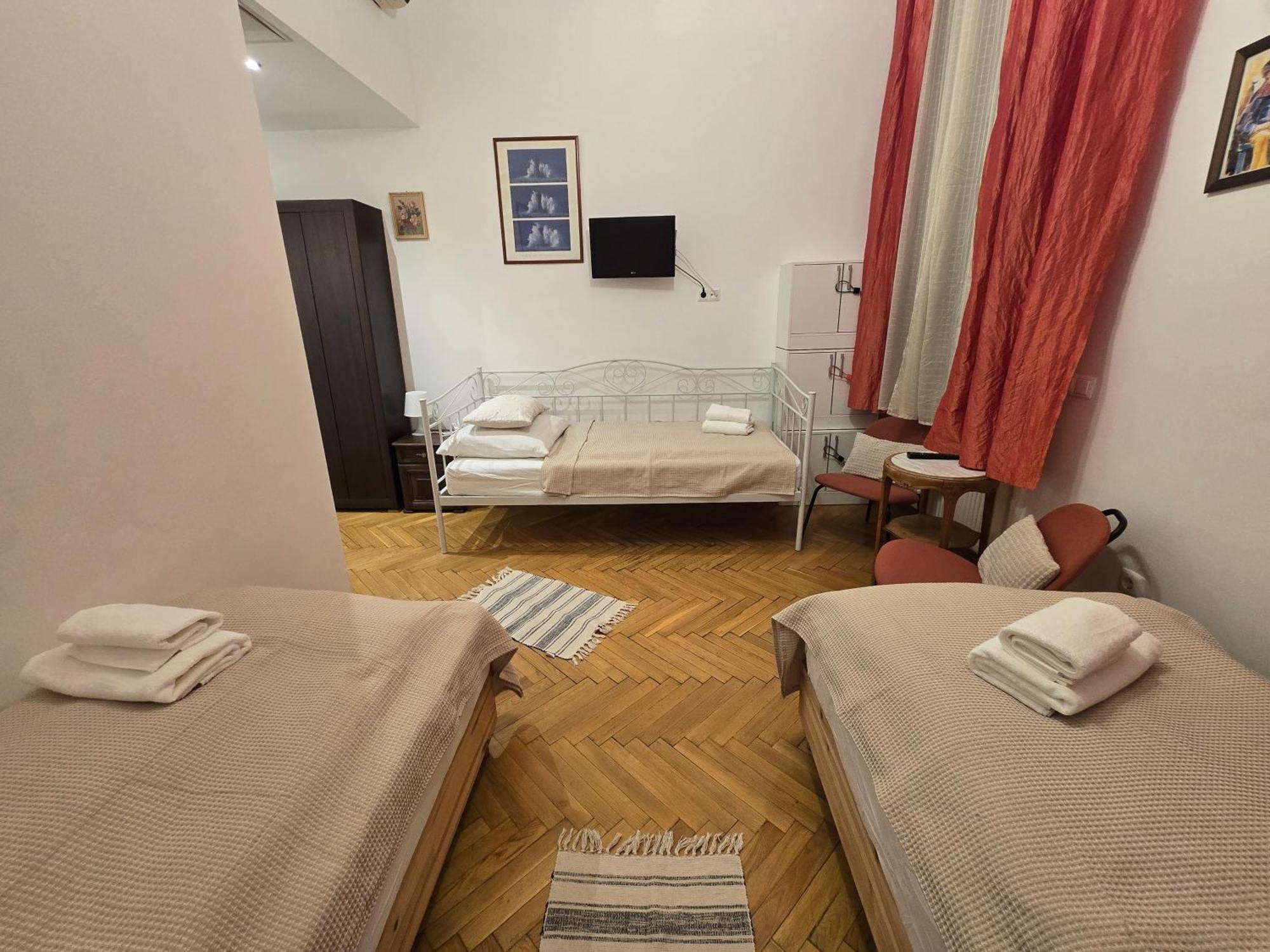 Budapest B&B Bed And Breakfast — Photos 2